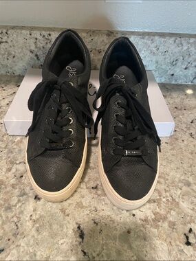 J/SLIDES Black Hilton Shoes Size 8